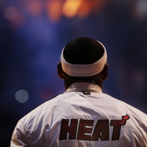 开云电竞登录-足球自主品牌球衣系列发布引发抢购，足球衣服品牌前十排名